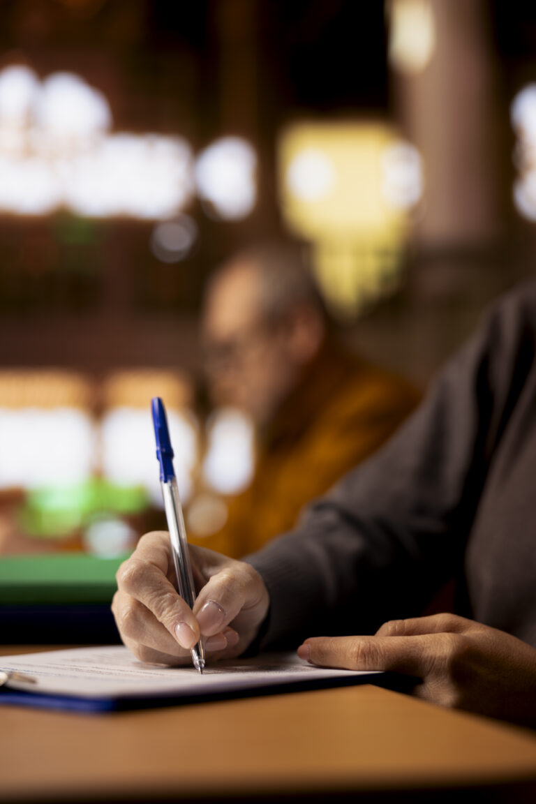 Oferecer a autores independentes uma publicação de qualidade, com apoio completo e trajetória clara, respeitando suas histórias e suas expectativas.